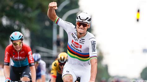 Mathieu van der Poel toont zijn regenboogkleuren in Haacht met .